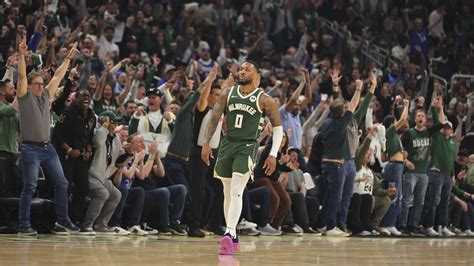 Damian Lillard scores 35 in first half as the Milwaukee Bucks.